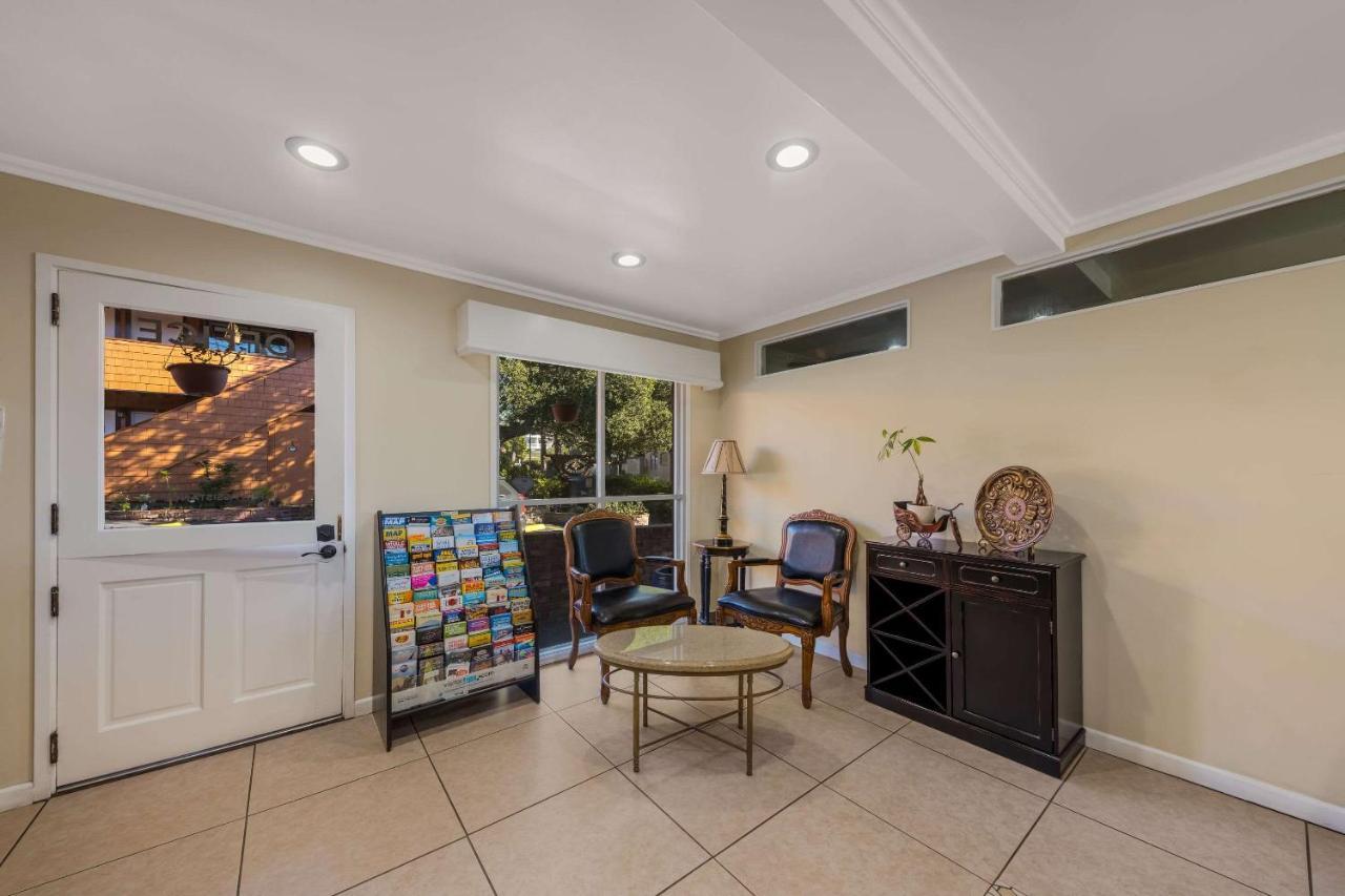 Clarion Collection Carmel Oaks Inn Carmel-by-the-Sea Exterior foto
